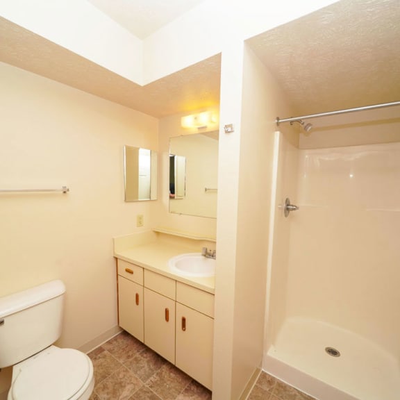 Thumbnail 9 of 9 2BA-Bath2plan at Windmill Lakes Apartments, Holland, 49424