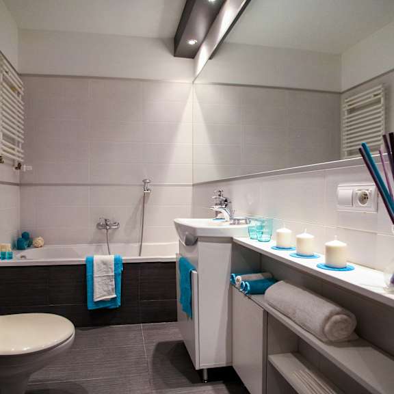 Thumbnail 8 of 11 bathroom