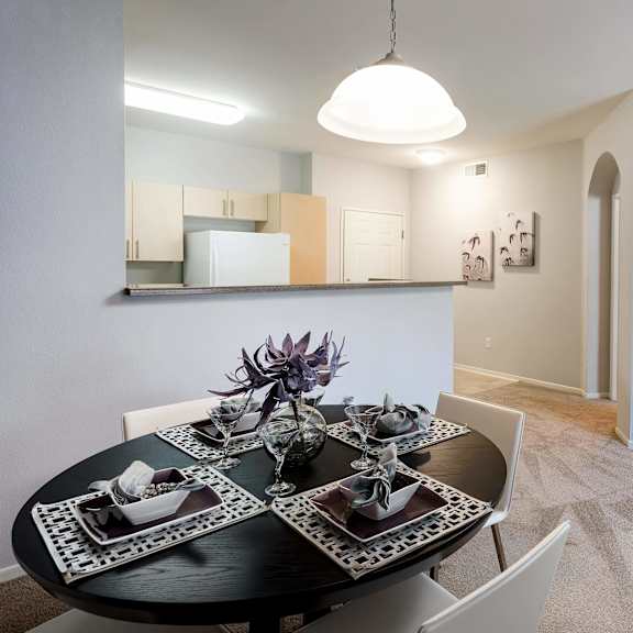 dining room at la jolla crossroads apartments, san diego