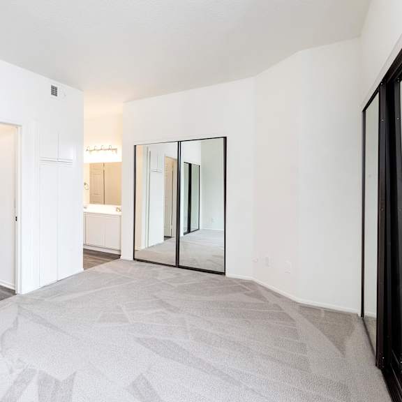 spacious room at white oak gardens, encino, ca, 91316