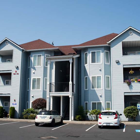 ample parking at redwood acres, vancouver, 98661