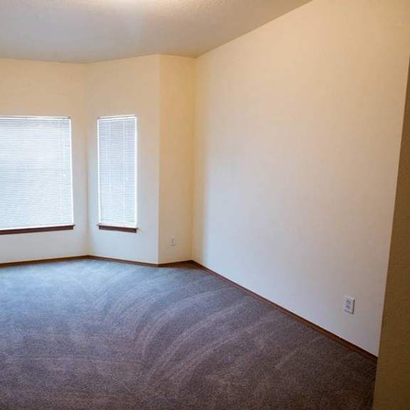 lush wall-to-wall carpeting in bedrooms at redwood acres, washington