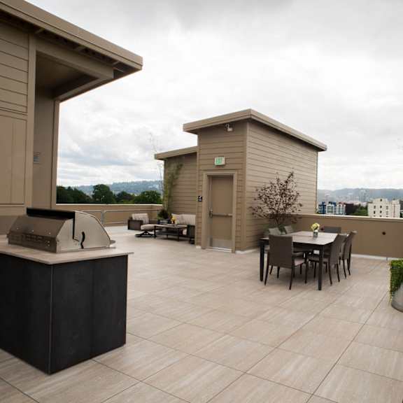 community grills and picnic areas at quinten tower, portland, or, 97232