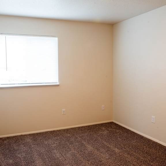 vacant bedroom at wingsong manor apartments, portland, or, 97215