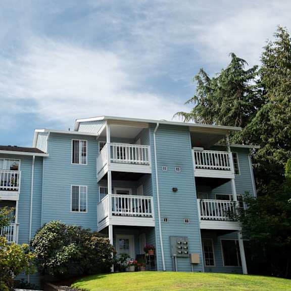 property exterior at wingsong manor apartments, portland, or, 97215