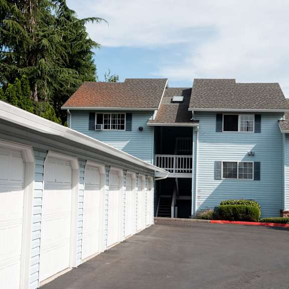 garage parking at wingsong manor apartments, oregon