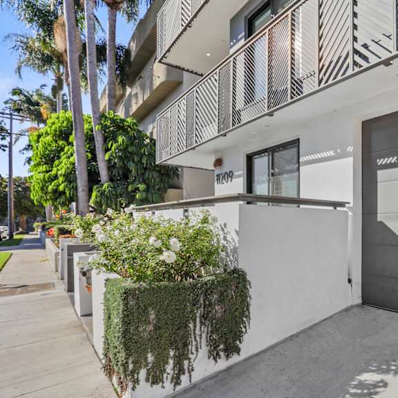 private garage with select units