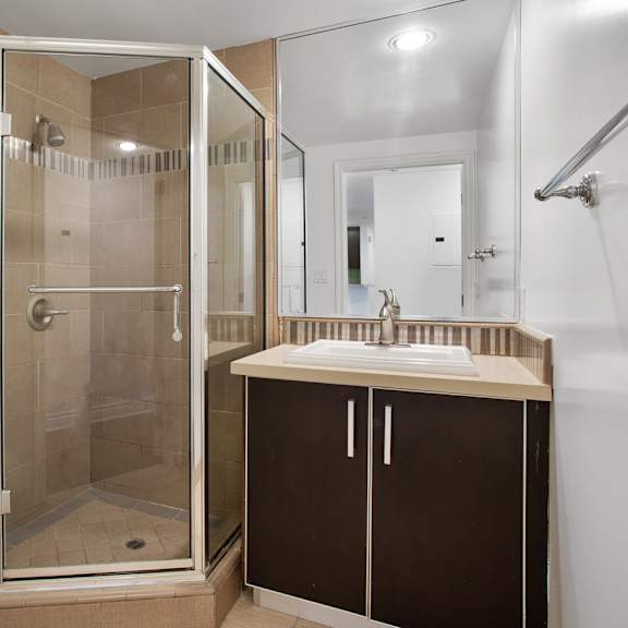 bathroom with stand-up shower