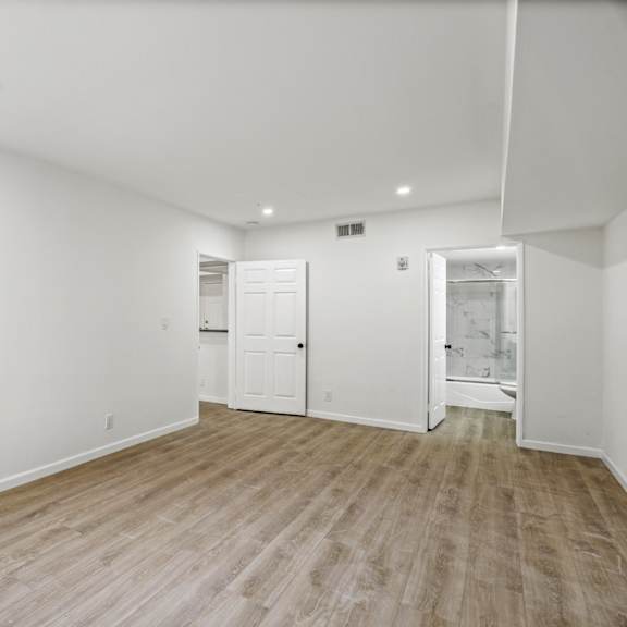 large-size bedroom with bathroom with bathtub