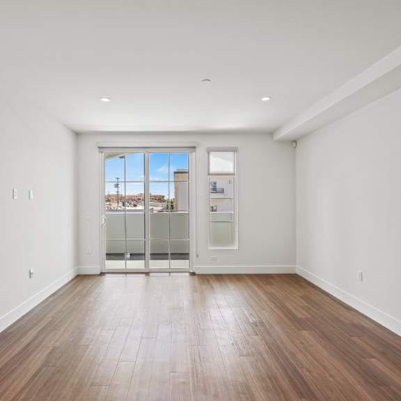 living room with patio, windows, vinyl flooring, and recessed lighting