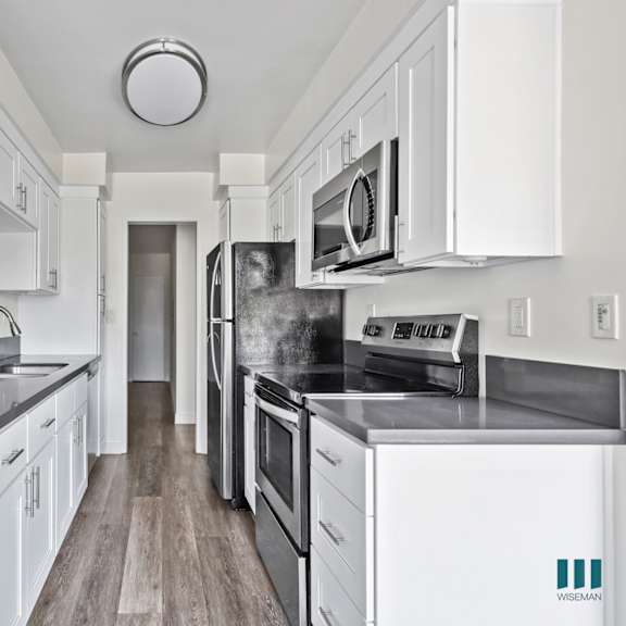 full-size kitchen with plenty of cabinet space