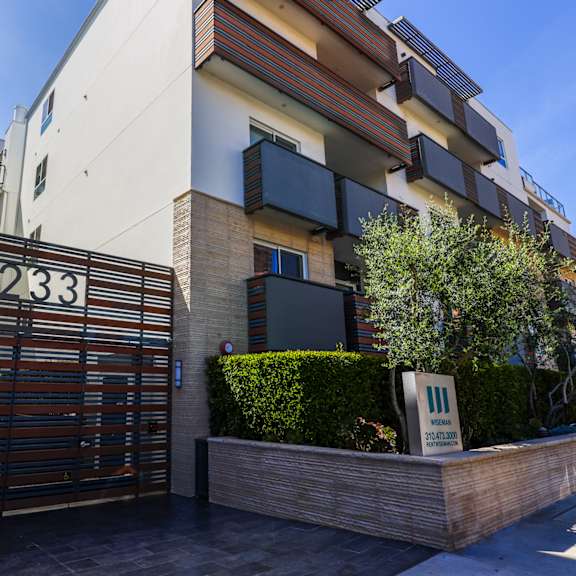 an image of the front of an apartment building