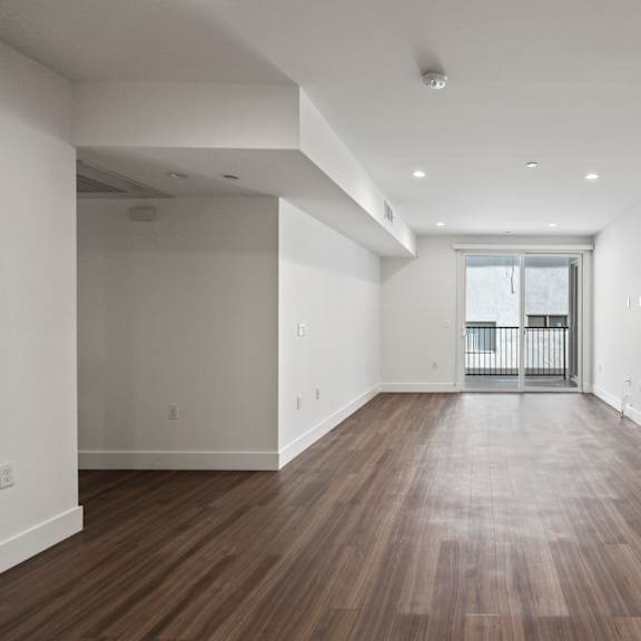 living room with recessed lighting, vinyl flooring, and patio