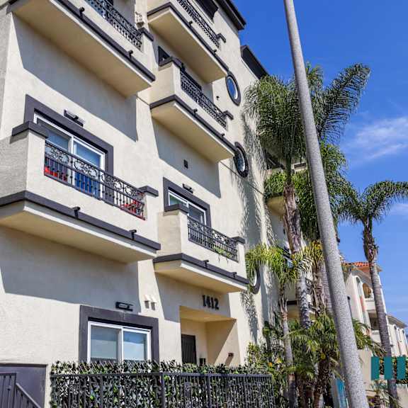 side view of colby villas by wiseman