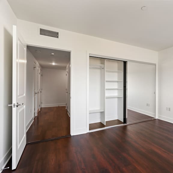 bedroom with mirrored closet and vinyl flooring
