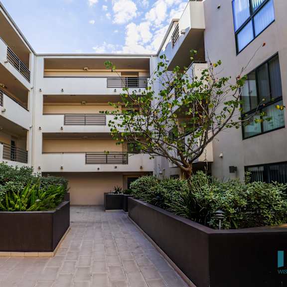 interior courtyard of santa monica federal by wiseman