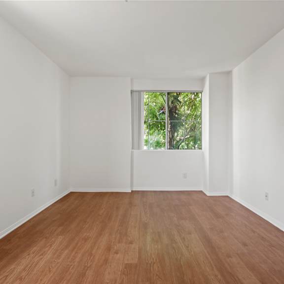 bedroom with window and vinyl flooring