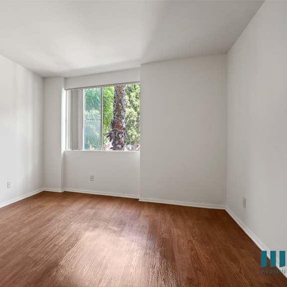 bedroom with windows and vinyl flooring