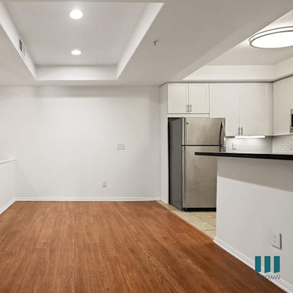front entrance, kitchen, and dining room area