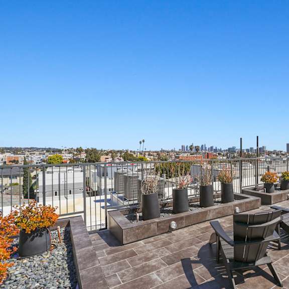 rooftop terrace at gramercy park by wiseman, los angeles