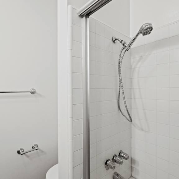 bathroom with shower bath with a handheld shower head