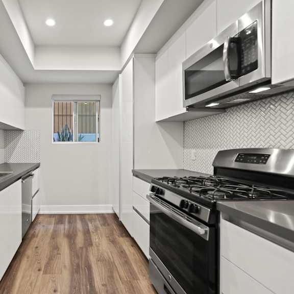 full-size kitchen