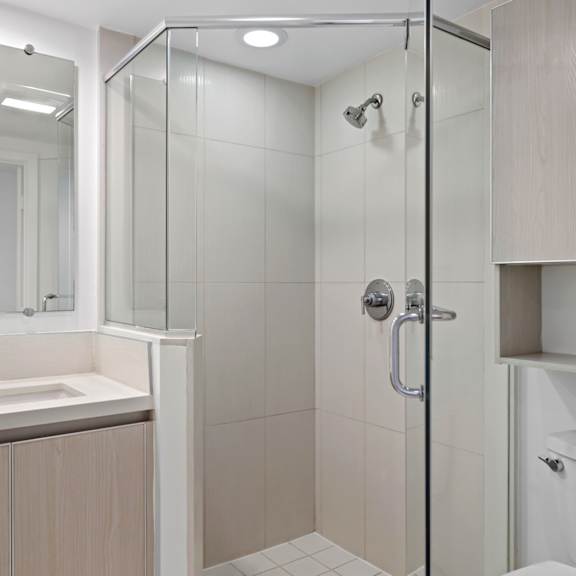 bathroom with stand-up shower