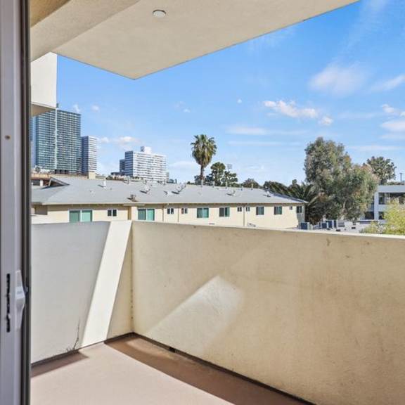 large-size upper level patio