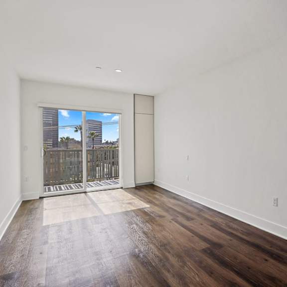 living room with vinyl flooring, recessed lighting, and patio