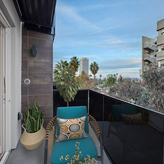 upper-level patio at ogden garden by wiseman, los angeles