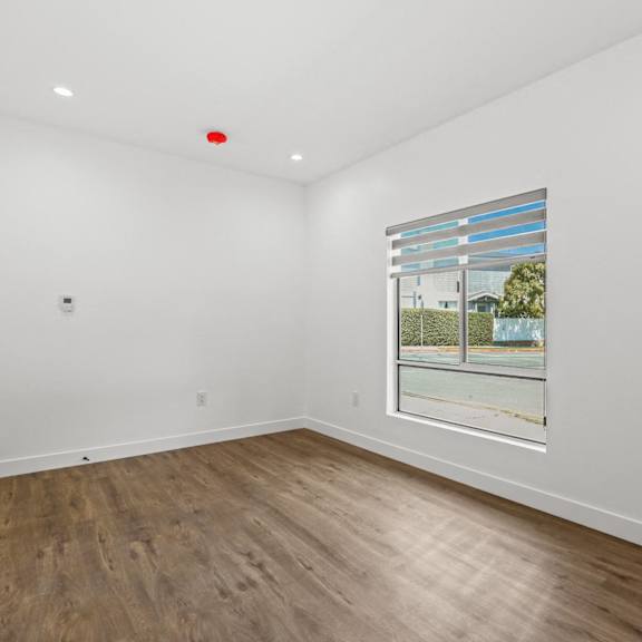 bedroom with large-size windows, recessed lighting, and vinyl floors