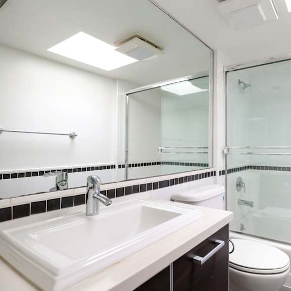 bathroom with full-size bathtub