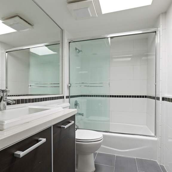 bathroom with full-size bathtub