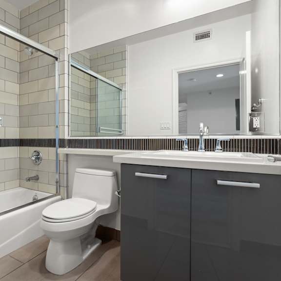bathroom with full-size bathtub