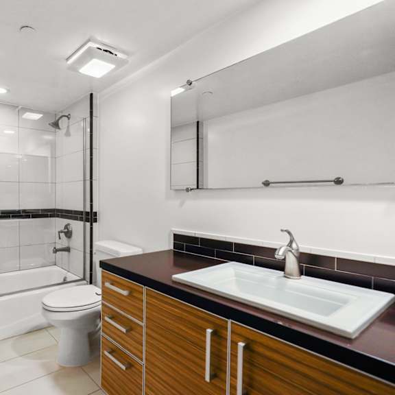 bathroom with full-size bathtub
