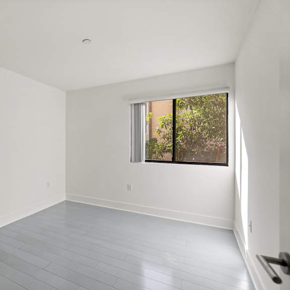opposite end of bedroom