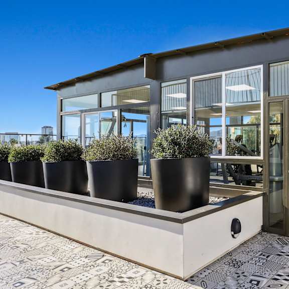 fitness center located on the rooftop of santa monica breeze by wiseman