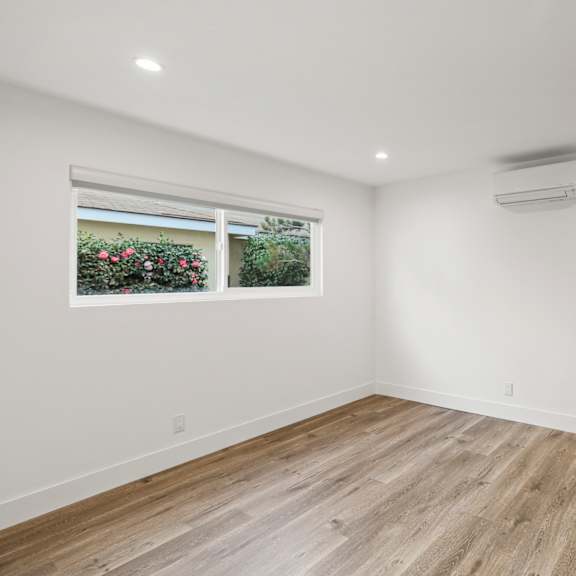 bedroom with reccessed lighting, closet storage, and window