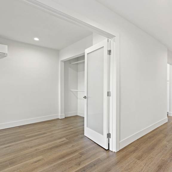 apartment entryway with vinyl flooring