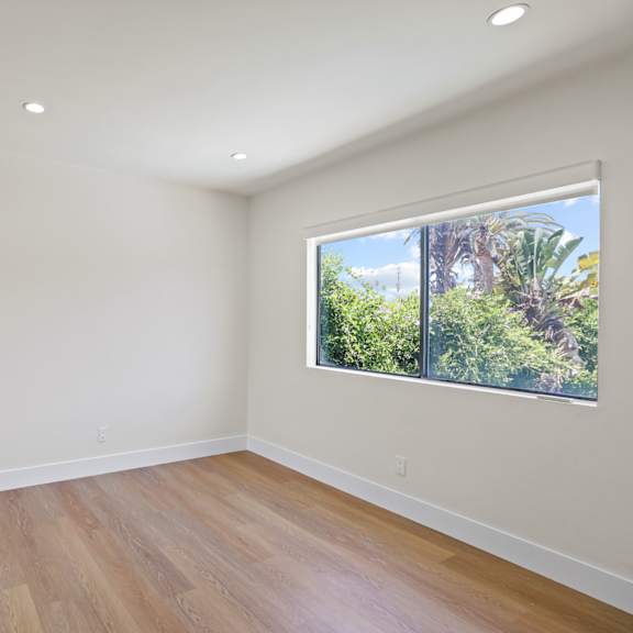 bedroom with large windows, mirrored closet, recessed lighting, and vinyl flooring