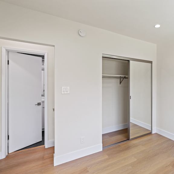bedroom with mirrored closet, vinyl flooring, and recessed lighting