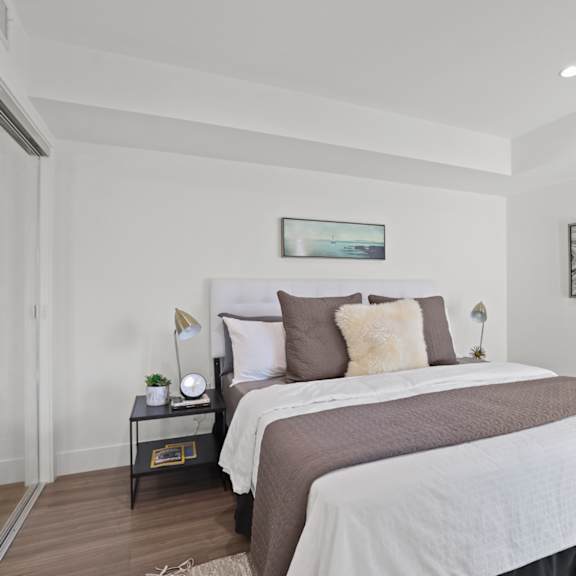 bedroom with vinyl flooring and recessed lighting