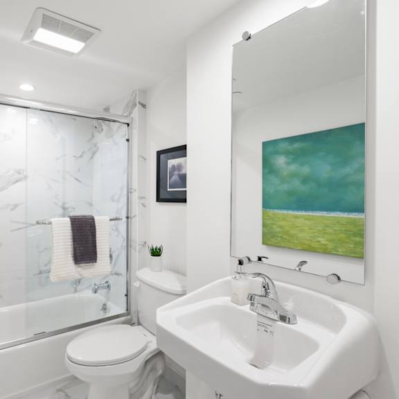 apartment homes with bathrooms with full-size bathtubs