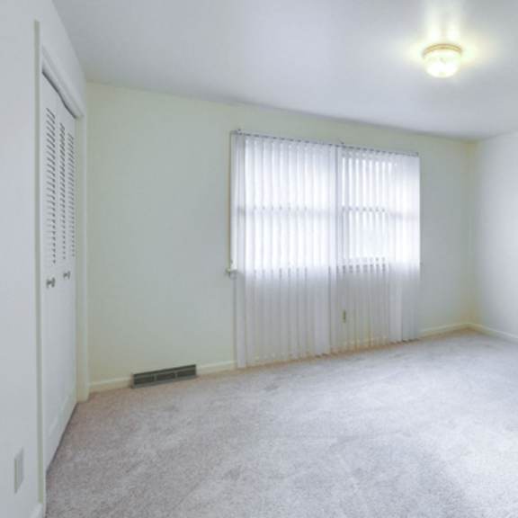 sundridge apartments - two-bedroom, two-bath units - two-bedroom, one and a half-bath units – amherst, ny – sweet home school district  – air conditioning – carpeting – master – master bath – closets 