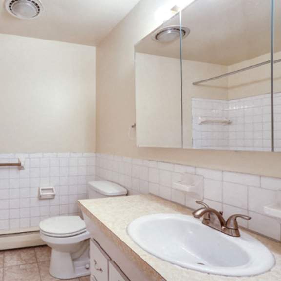 sundridge apartments – bathroom – master bathroom - on-site laundry - 24 hour emergency maintenance – ask for a tour - extra storage – pet friendly