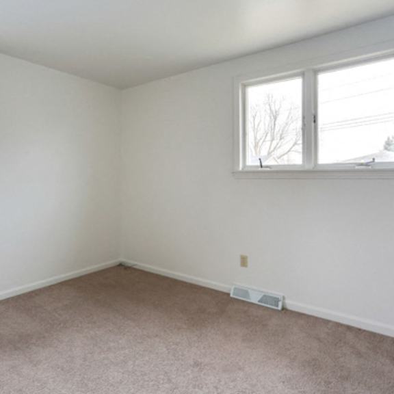 210 meadowlawn cheektowaga - bedroom 2