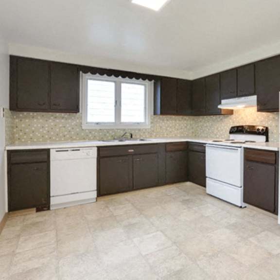 210 meadowlawn cheektowaga - fully applianced kitchen