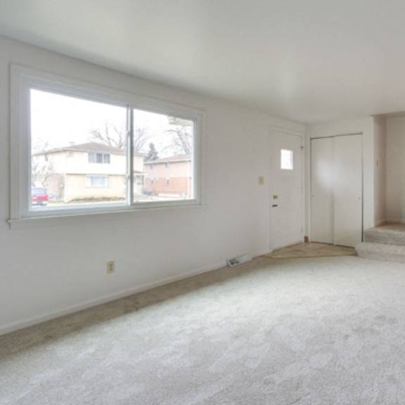210 meadowlawn cheektowaga - living room