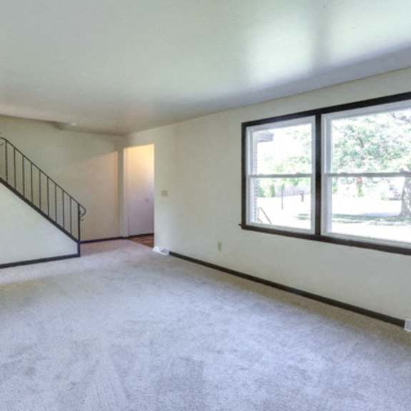 287 sundridge dr amherst - living room