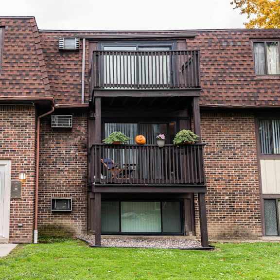 sheridan drive - one-bedroom, one-bath units - two-bedroom, one-bath units – tonawanda, ny – kenmore-tonawanda school district – appliances included – pet friendly